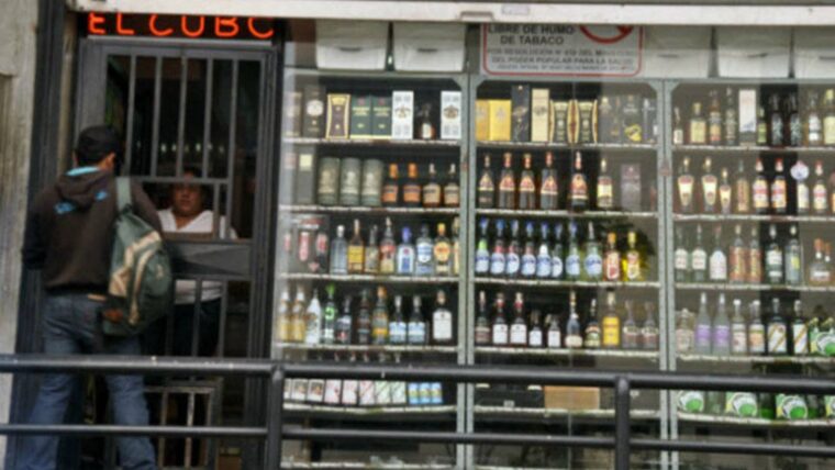 Más del 50 % de las bebidas alcohólicas que están a la venta en el país ingresan ilegalmente