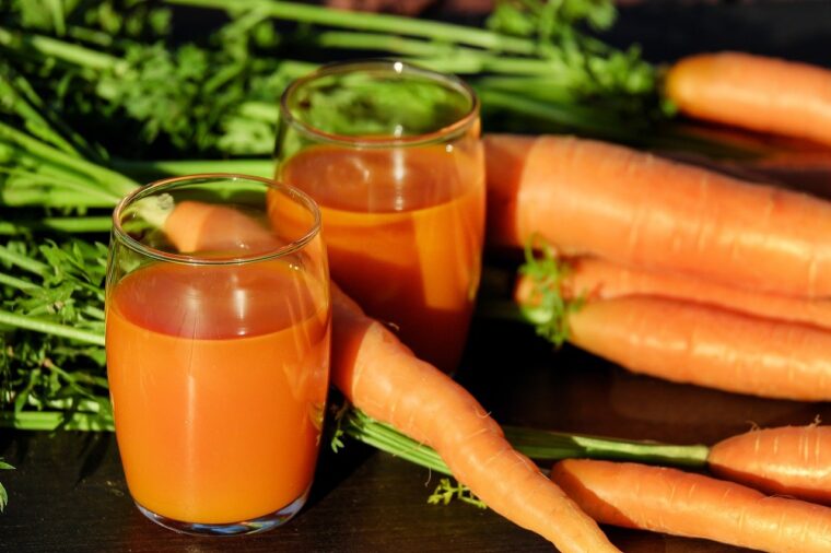 Dieta “5x5” con jugo de zanahoria: ¿qué hay detrás de este método para adelgazar que se popularizó en TikTok?