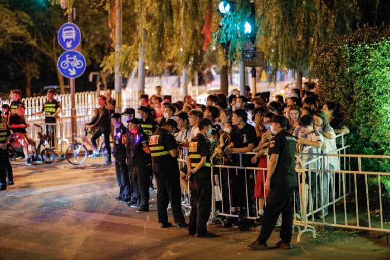 La llegada de Messi a China desató el desenfreno de los fanáticos y obligó a reforzar la seguridad