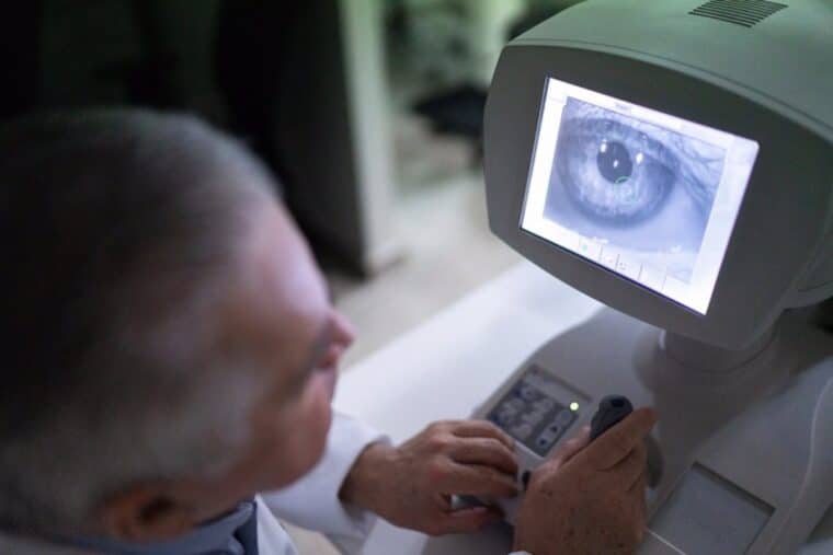 ¿Cómo puede ayudar la inteligencia artificial en el diagnóstico de enfermedades hereditarias de la retina?