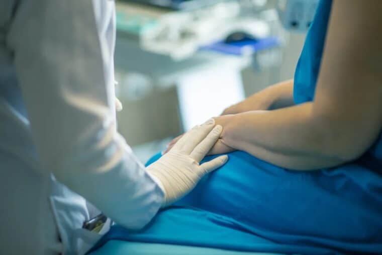La OMS publicó un nuevo manual clínico para mejorar la atención del aborto: ¿en qué consiste?