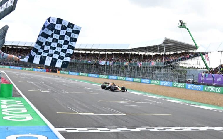 Verstappen ganó el Gran Premio de Gran Bretaña y amplía su liderazgo en la Fórmula Uno
