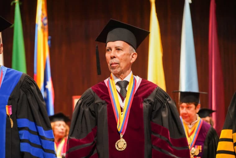 Víctor Rago se juramentó como nuevo rector de la UCV
