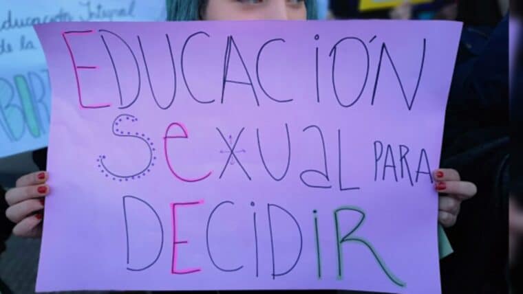 Una ONG solicitó eliminar textos sobre educación sexual de los colegios de Venezuela