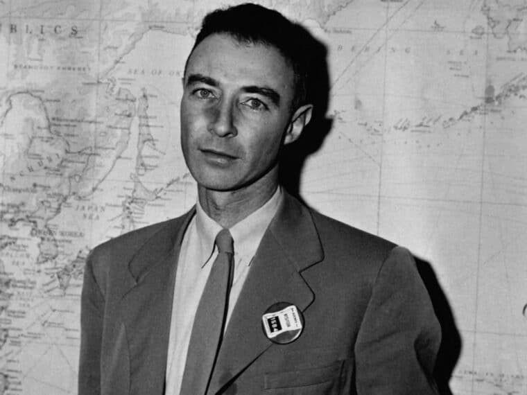 La historia de J. Robert Oppenheimer: el inventor de la bomba atómica
