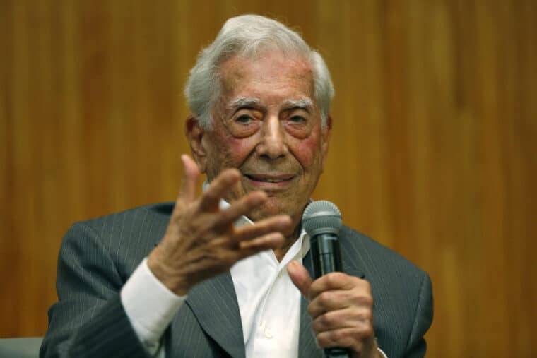 Hospitalizaron a Mario Vargas Llosa por segunda vez debido al covid-19
