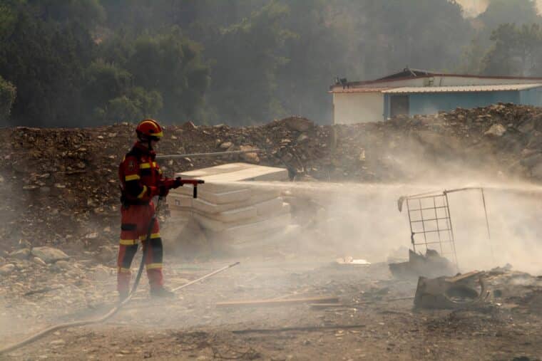 Grecia evacuó a 19.000 personas por un gran incendio en la isla Rodas