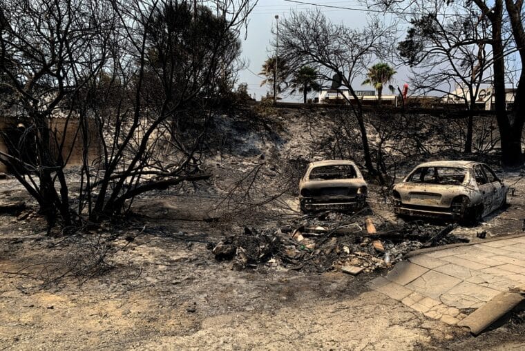 Grecia evacuó a 19.000 personas por un gran incendio en la isla Rodas
