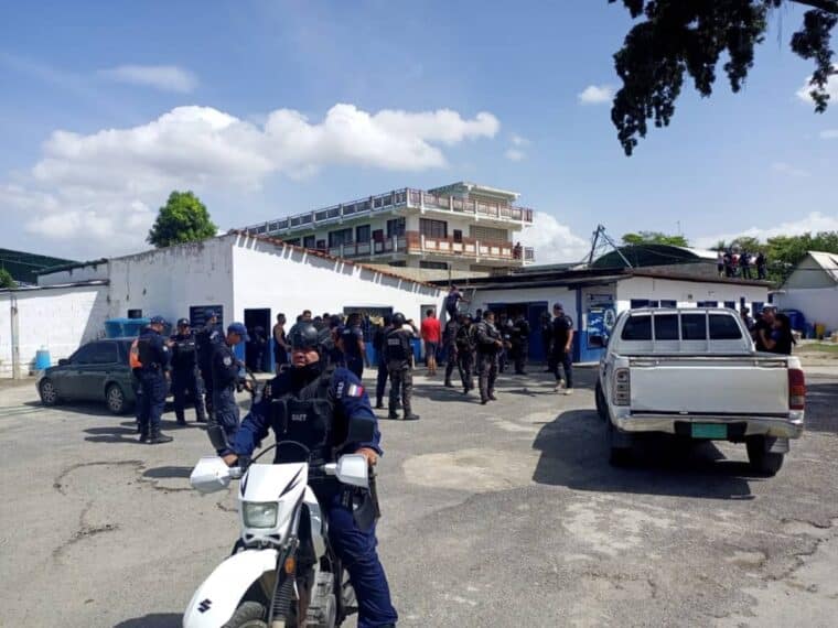 Reclusos secuestraron a varios funcionarios en un centro de detención en Aragua: ¿qué exigían?