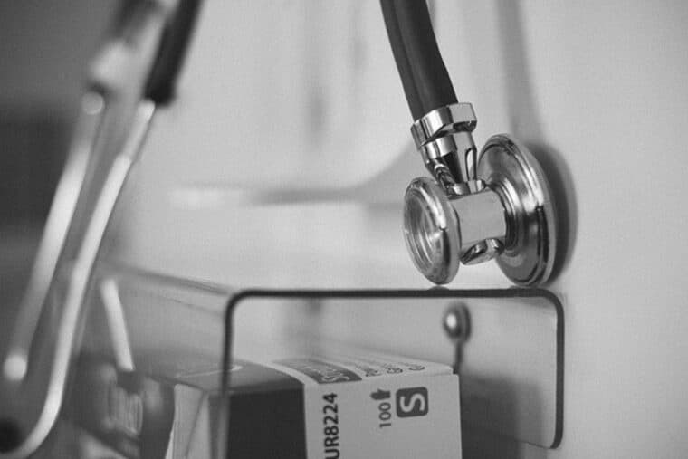 Colegio Médico Colombiano alertó sobre riesgos de validación de títulos de “médicos integrales comunitarios” de Venezuela