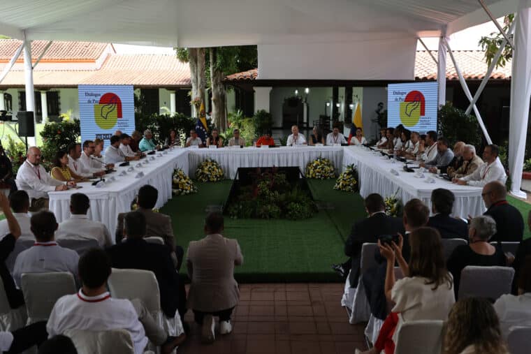 Negociaciones entre el ELN y gobierno colombiano se reanudaron en Caracas