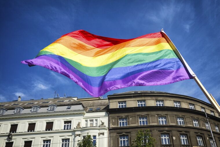 Gobierno alemán aprobó ley que permitirá a las personas trans cambiar su nombre y sexo en el registro