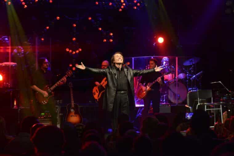 El cantante Raphael suspendió gira por problemas de salud
