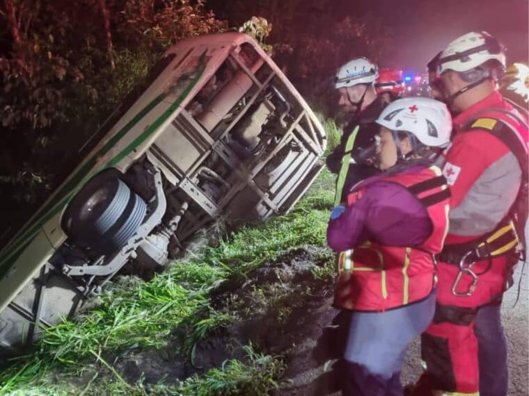 Al menos 29 heridos por accidente de autobús que transportaba migrantes venezolanos en Costa Rica