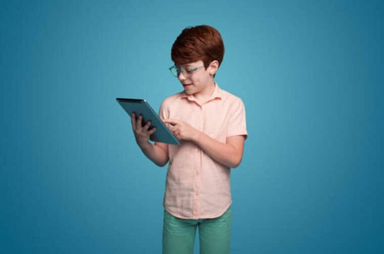 ¿Cuáles son los efectos de la exposición a pantallas en el desarrollo de los niños?