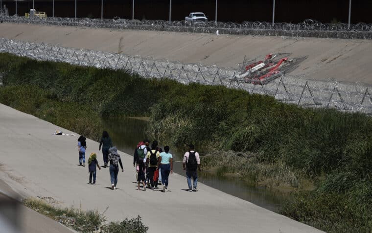 Casi 700 migrantes murieron en la frontera de EE UU y México en 2022