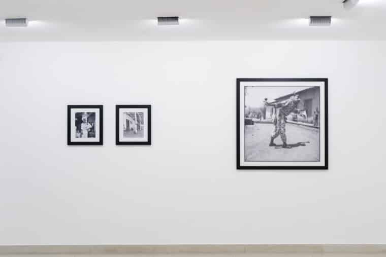 El mundo en blanco y negro de Carlos Cruz-Diez: una exposición con la intervención artística del alemán Boris Eldagsen