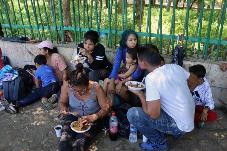 Organizaciones denuncian escasez y alza de precios en alimentos en el sur de México por ola migratoria