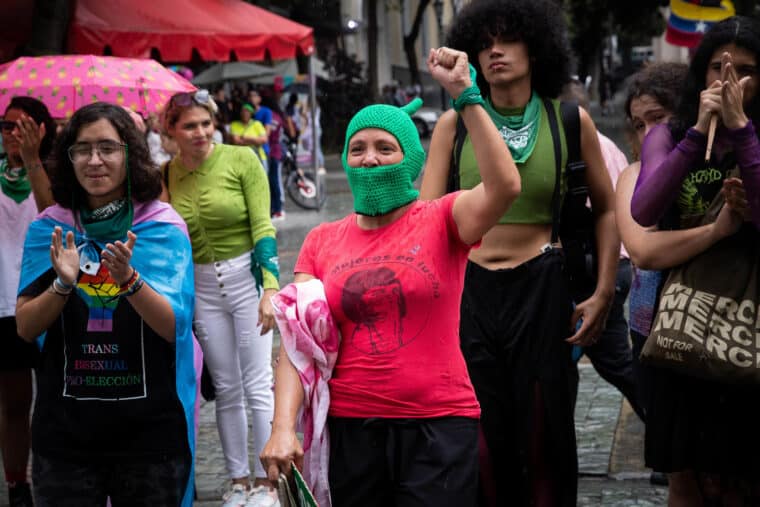 En imágenes: activistas protestaron frente a la AN para exigir la legalización del aborto