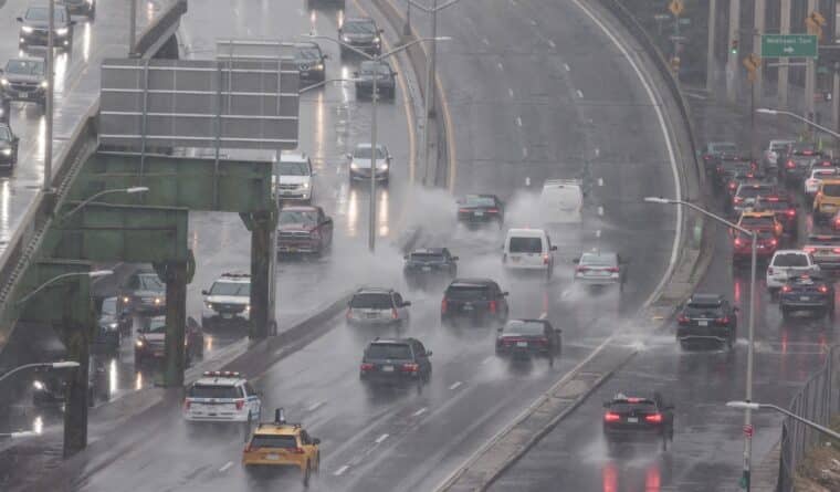 Nueva York en estado de emergencia por lluvias e inundaciones que afectan el transporte
