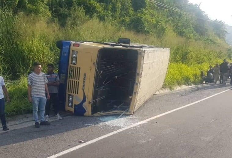 Accidente dejó 28 heridos: autobús cayó por un barranco en Carabobo