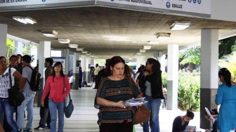 Más de 40 % de los estudiantes se han retirado de la Universidad del Zulia