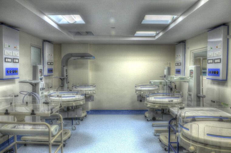 Policía del Reino Unido investigará la muerte de docenas de recién nacidos en hospitales