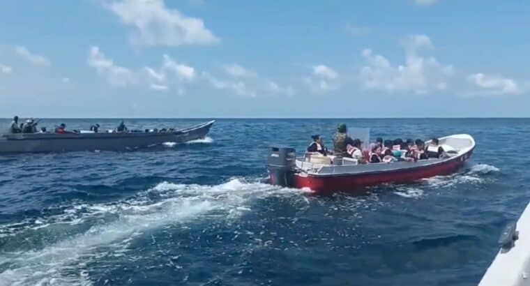 La Policía de Panamá interceptó una lancha con 150 migrantes: la mayoría venezolanos