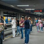 Caracas, Metro de Caracas, Estaciones del metro en Caracas, Transporte público en Caracas, Rutas del metro de Caracas, Horario del metro de Caracas, Noticias del metro en Caracas, Tarifas del metro de Caracas, Servicio de transporte en Caracas, Mapa del metro de Caracas, Cambios y actualizaciones en el metro de Caracas, Estaciones más concurridas en Caracas, Viajes seguros en el metro de Caracas, Problemas en el metro de Caracas, Accesibilidad en el metro de Caracas, Transporte subterráneo en Caracas, Desplazamiento urbano en Caracas, Movilidad en la ciudad de Caracas, Novedades en el metro de Caracas, Transporte masivo en Caracas.