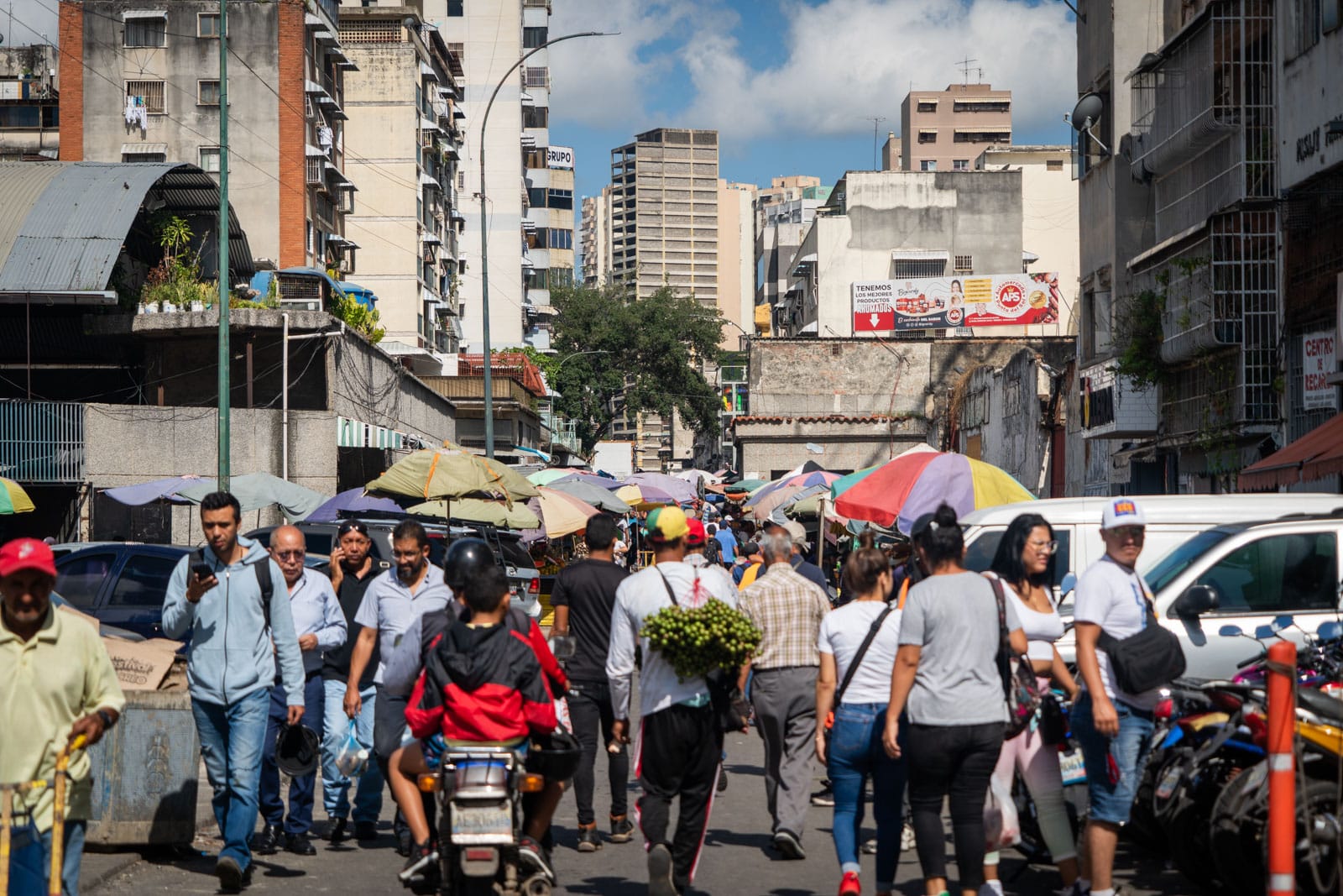 Caracas, Mercado de Quinta Crespo, Puestos de mercado en Caracas, Gastronomía en Caracas, Comida local en Quinta Crespo, Lugares para comer en Caracas, Mercados tradicionales en Caracas, Compras en Quinta Crespo, Recorrido culinario en Caracas, Oferta gastronómica en Quinta Crespo, Productos frescos en Quinta Crespo, Experiencia de mercado en Caracas, Delicias locales en Quinta Crespo, Turismo gastronómico en Caracas, Mejores restaurantes en Caracas, Mercados populares en Caracas, Sabores de Caracas, Noticias sobre Quinta Crespo, Eventos culinarios en Caracas, Tradiciones de mercado en Caracas.