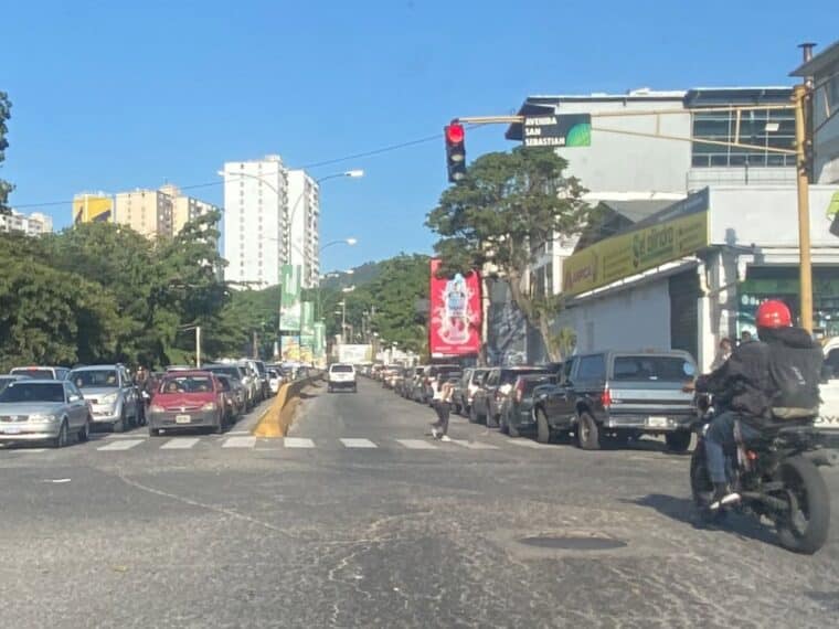 Se registraron largas colas en estaciones de servicio subsidiadas de Caracas