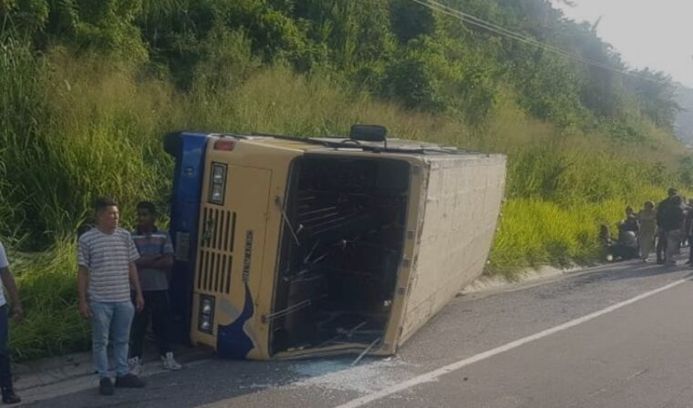 Un muerto y 26 heridos dejaron dos accidentes de tránsito en La Guaira