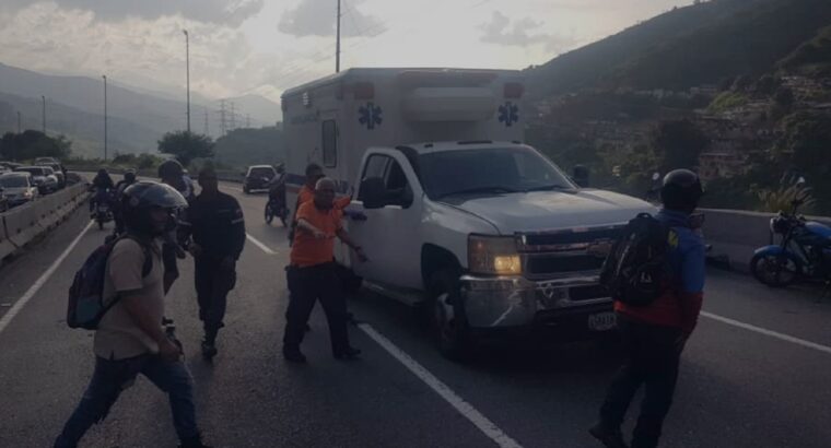 Un muerto y 26 heridos dejaron dos accidentes de tránsito en La Guaira