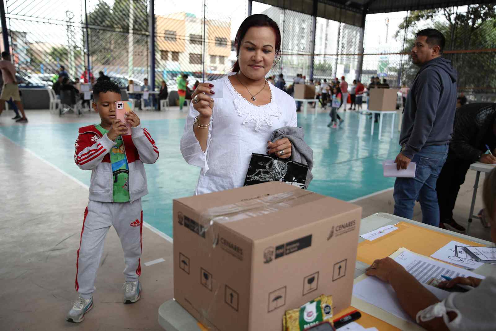 Primaria 2023: venezolanos en Perú acuden a las urnas para votar