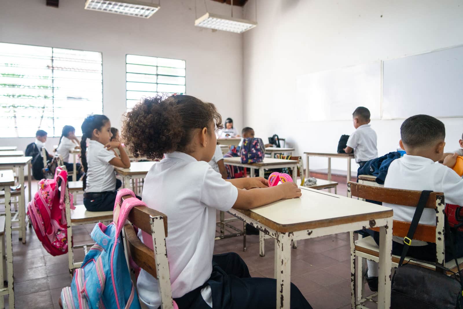 Comerciantes en Caracas apuestan por ofrecer los útiles escolares