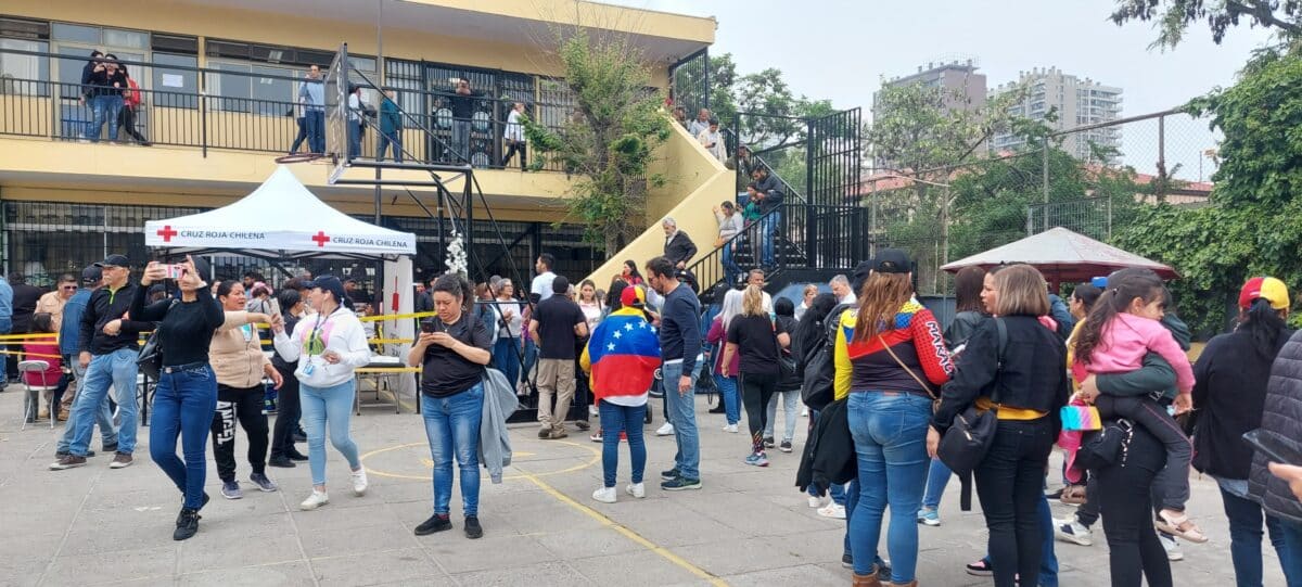 Primaria 2023: en Chile se registran largas filas de venezolanos para votar