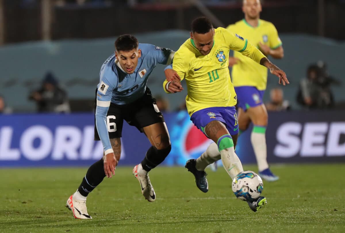 Neymar será sometido a una cirugía tras romperse el ligamento de la rodilla contra Uruguay