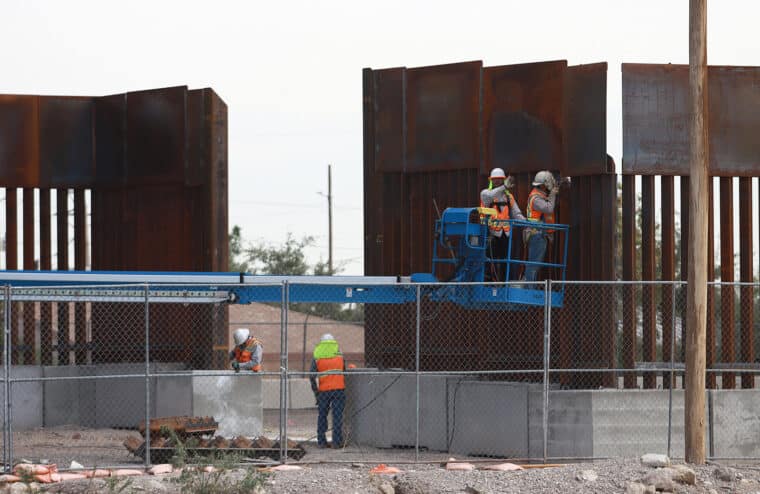 EE UU comenzó trabajos para reforzar el muro fronterizo con México 