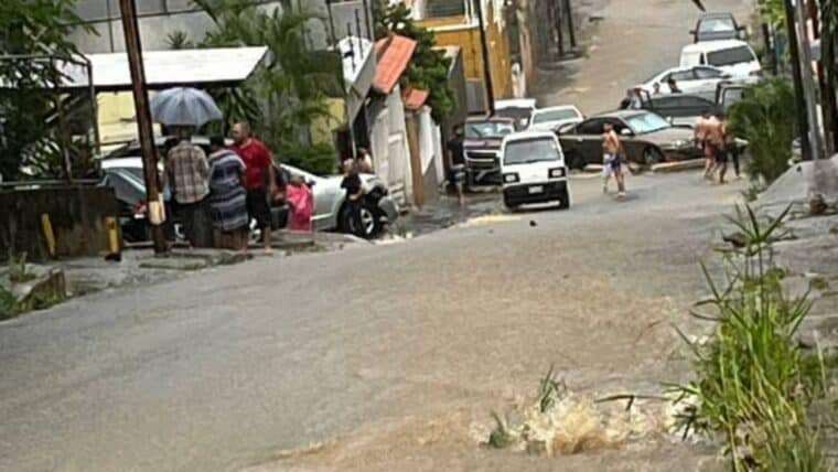 Reportaron anegaciones y fallas eléctricas en Caracas tras las lluvias de este domingo