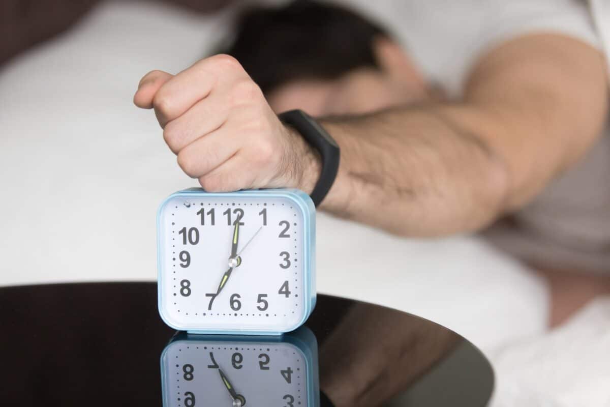 ¿En qué consiste el Club de las 5:00 am y cuáles son los efectos de despertar temprano?