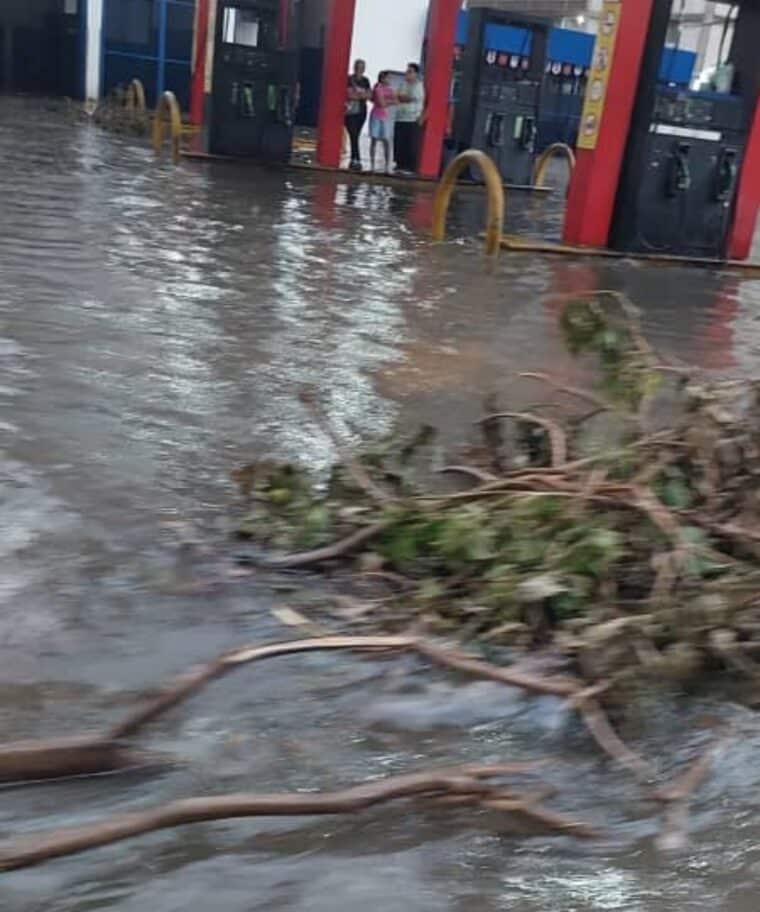 Se reportaron inundaciones, desbordamientos y árboles caídos en varias zonas del Distrito Capital y Miranda