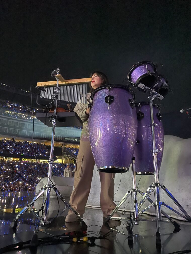 Kati Fernandes: la percusión con sabor venezolano que retumba en la gira de Karol G