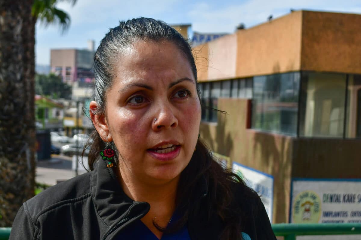 Parteras protegen a mujeres abusadas en la travesía de la frontera de México con EE UU