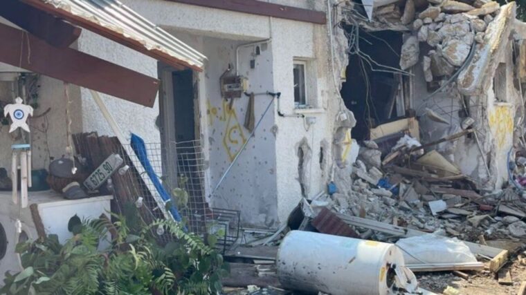 "Es una masacre": los cuerpos encontrados en Kfar Aza, uno de los kibutz israelíes atacados por Hamás