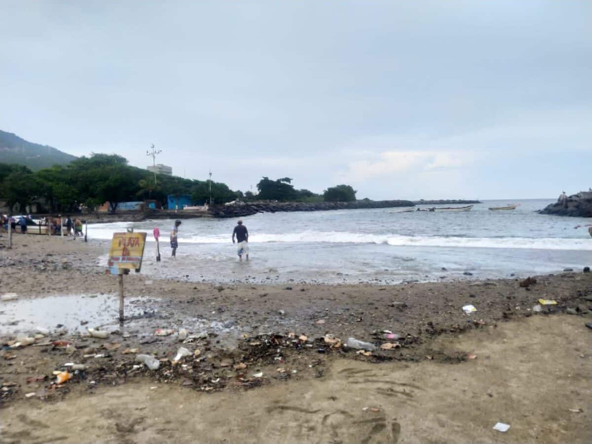 Reportan mar de fondo en playas de La Guaira: los detalles