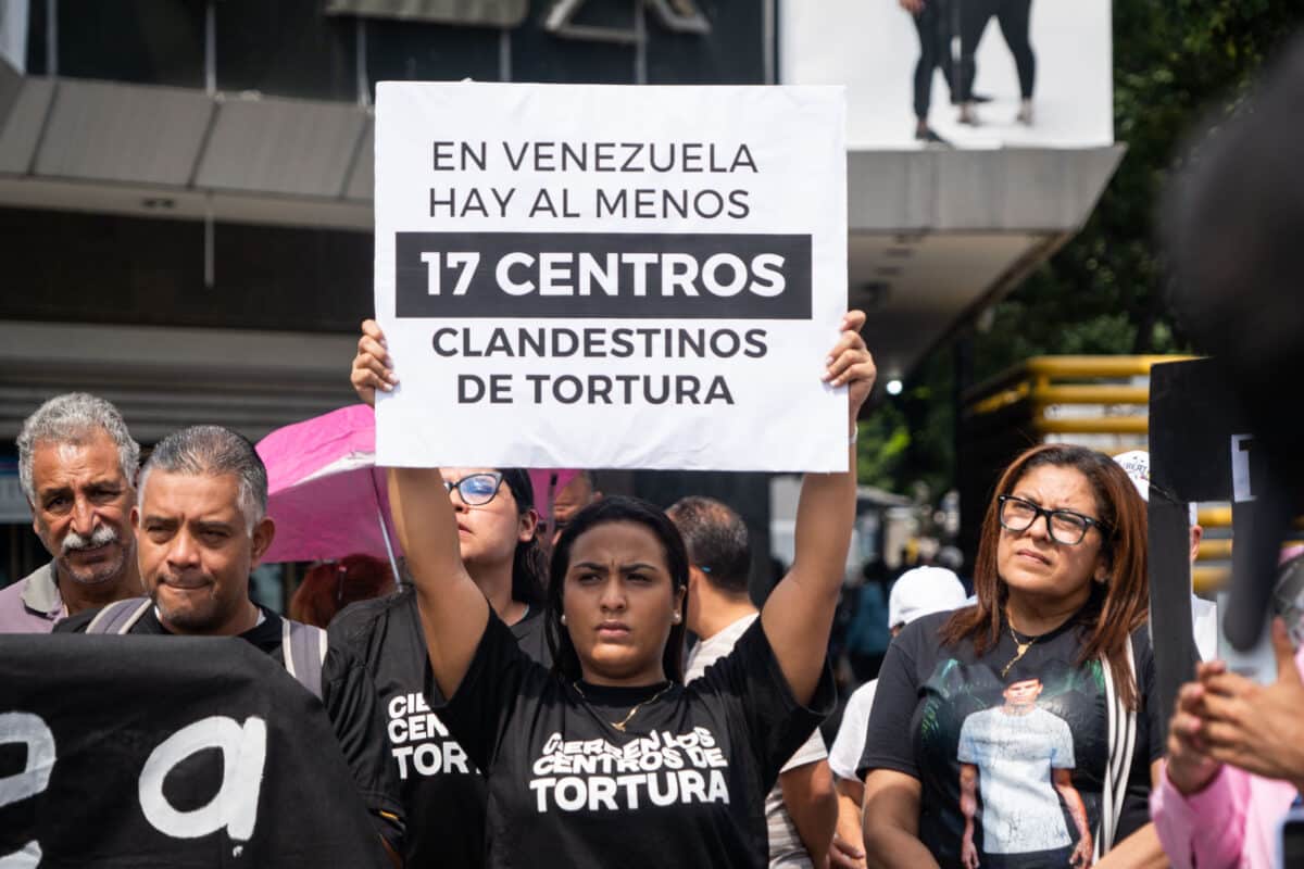 Protesta, Plaza Brión de Chacaito, ONG Voces de la Memoria, cierre de los centros de tortura en Venezuela, El Diario, Jose Daniel Ramos