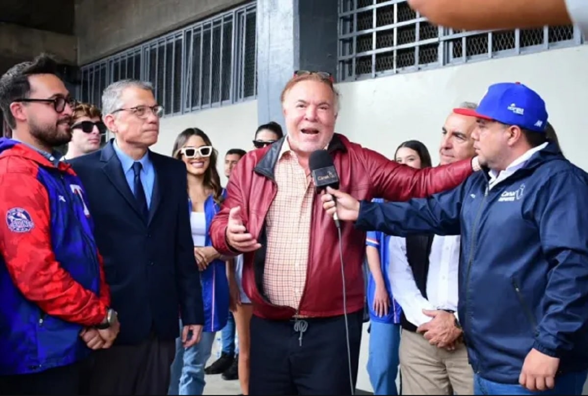 César Collins anunció su salida de los Tiburones de La Guaira