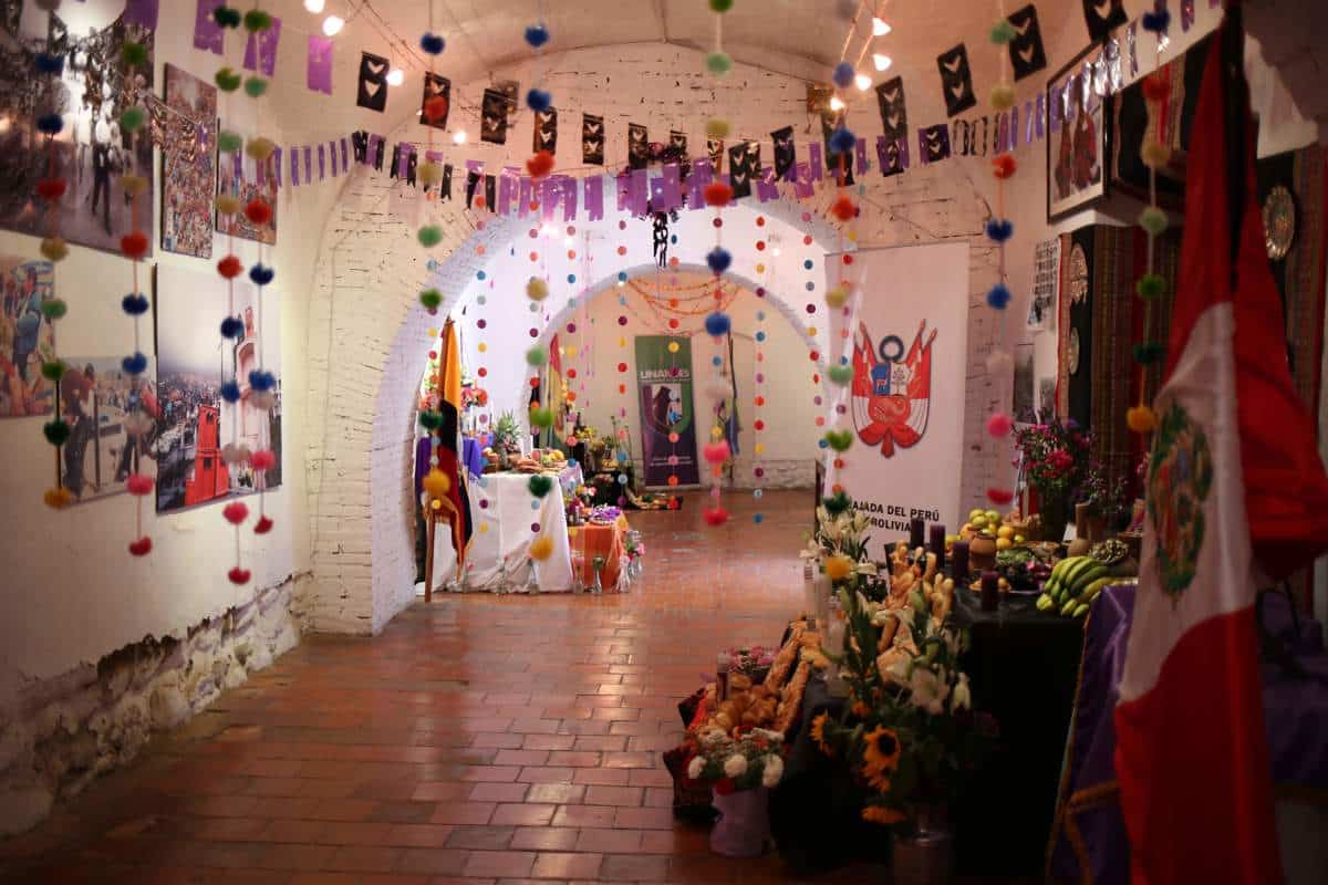 En imágenes: Ecuador, México, Perú y Bolivia exhiben altares por el Día de los Muertos