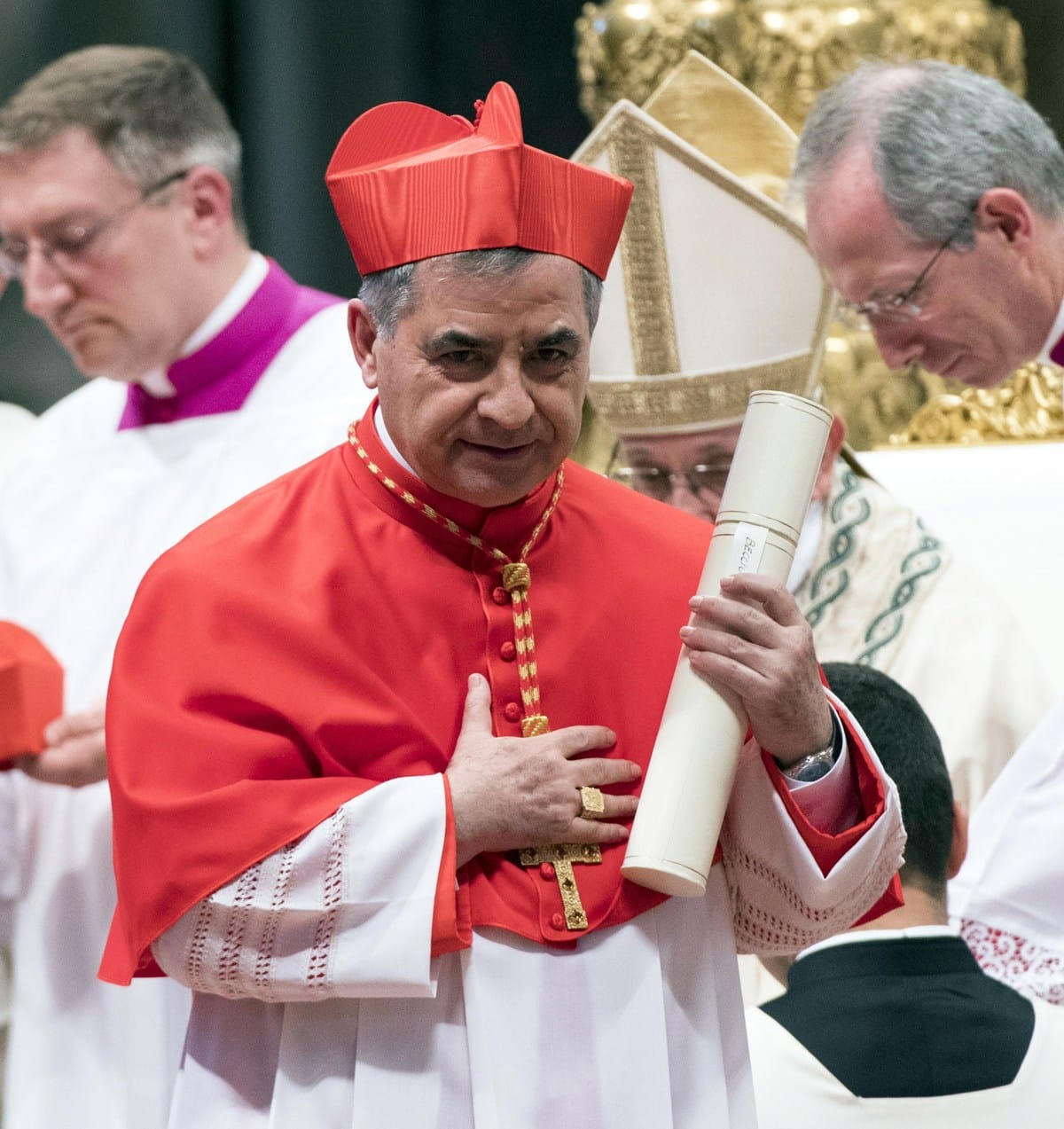 El Vaticano condenó al cardenal Becciu y otras 8 personas por un escándalo financiero