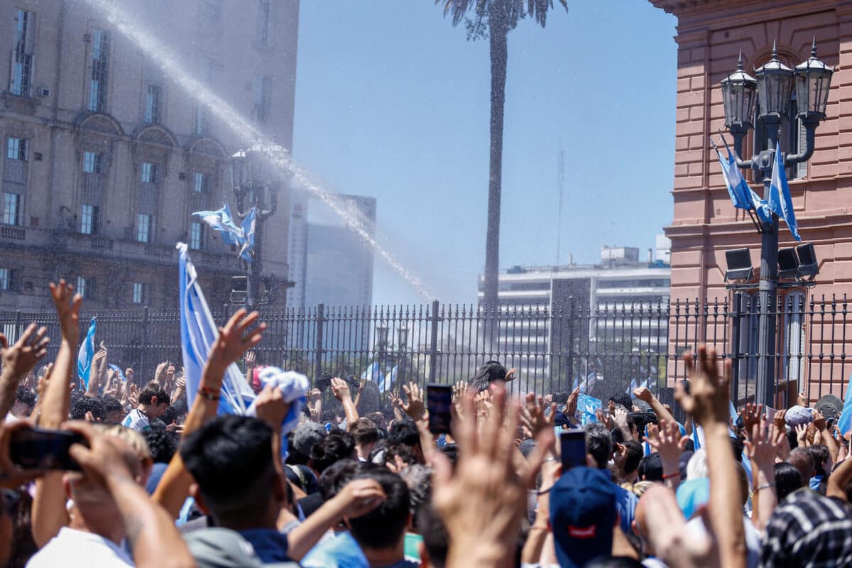 Javier Milei: las promesas y desafíos del mandatario argentino tras su juramentación